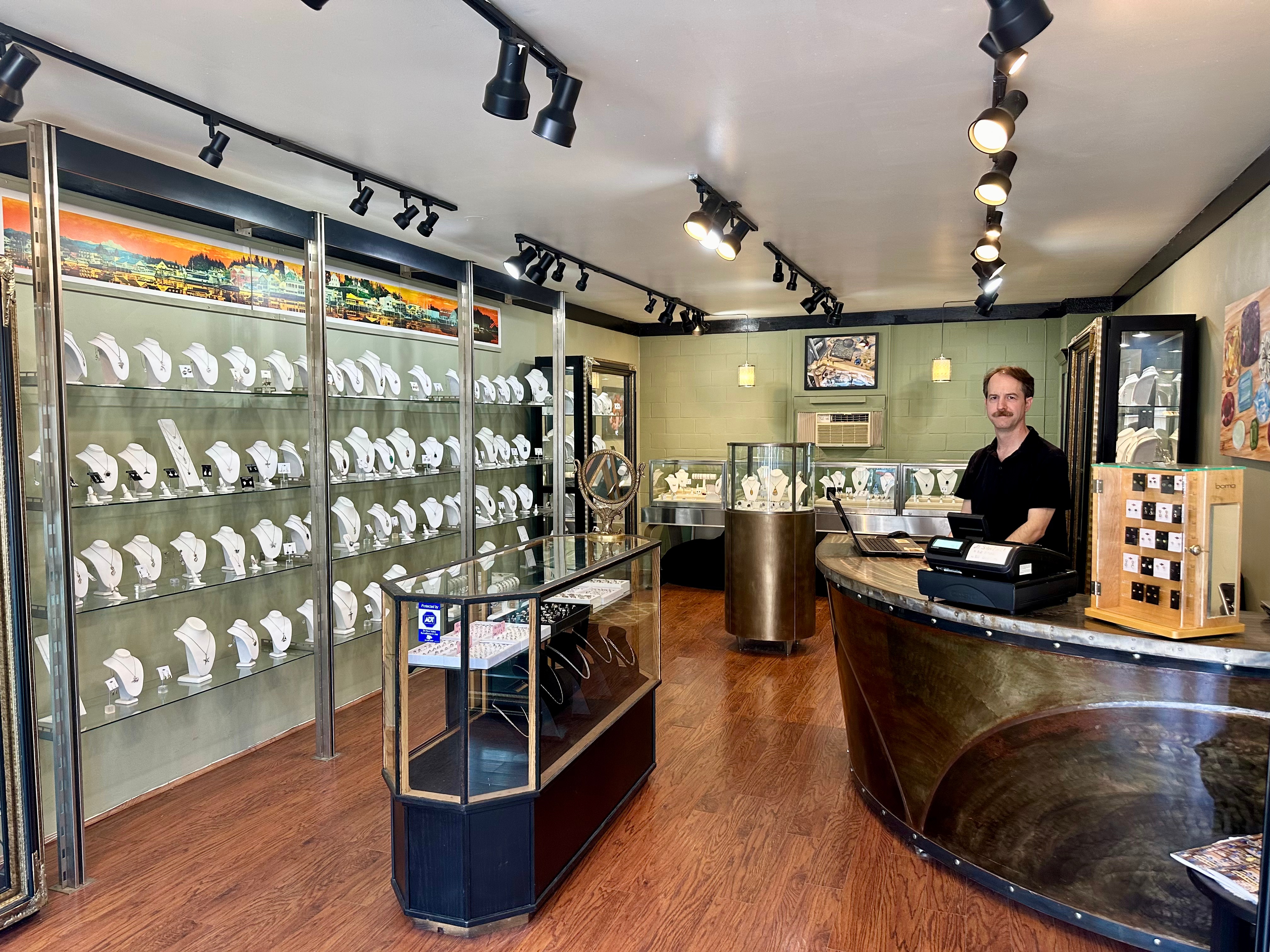 Jewelry theft rattles La Conner shop